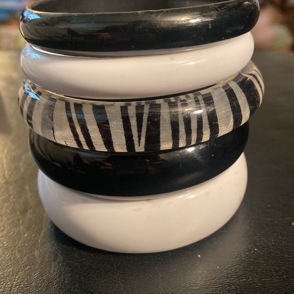 Vintage bangle bracelets🖤🤍 - Picture 4 of 9